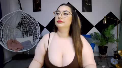Snapshot of katewalker_ chatting on May 17, 2026, 7:43 pm Kate online show from May 17, 2026, 7:43 pm