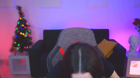 katewillows online show from December 20, 2025, 4:30 am