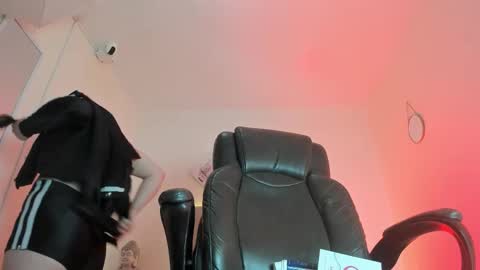 Katia  online show from November 19, 2025, 11:21 am