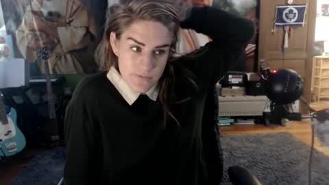 Katie online show from October 15, 2025, 3:17 am