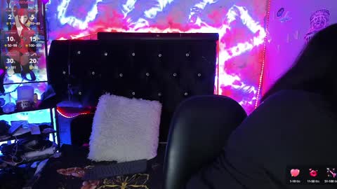 Snapshot of katieeandsharon chatting on December 4, 2024, 12:25 pm SHARON  KATIEE online show from December 4, 2024, 12:25 pm