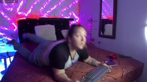 Snapshot of katieeandsharon chatting on December 10, 2024, 11:19 pm SHARON  KATIEE online show from December 10, 2024, 11:19 pm