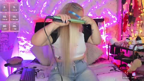 Snapshot of katieeandsharon chatting on January 14, 2025, 9:09 pm SHARON  KATIEE online show from January 14, 2025, 9:09 pm