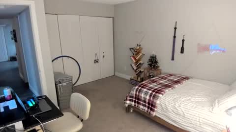 Katie Verona online show from December 9, 2024, 3:07 am