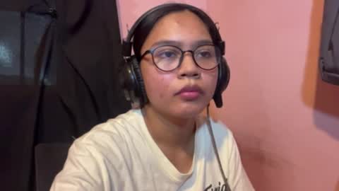 Snapshot of katlynpelyo chatting on May 27, 2026, 2:25 pm Lily online show from May 27, 2026, 2:25 pm
