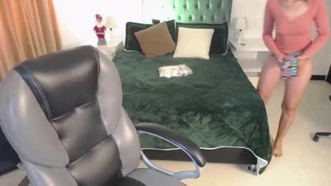 Snapshot of katnia_and_marcuz chatting on December 5, 2024, 12:11 pm Katnia and Marcuz online show from December 5, 2024, 12:11 pm