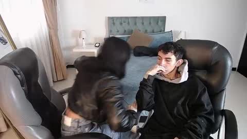 Snapshot of katnia_and_marcuz chatting on March 5, 2025, 12:11 pm Katnia and Marcuz online show from March 5, 2025, 12:11 pm