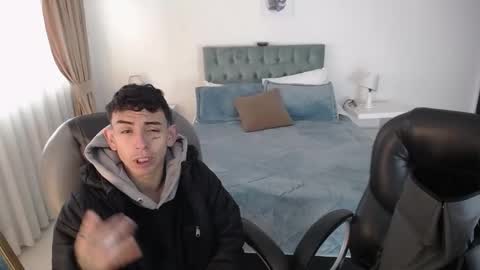 Snapshot of katnia_and_marcuz chatting on March 8, 2025, 12:09 pm Katnia and Marcuz online show from March 8, 2025, 12:09 pm