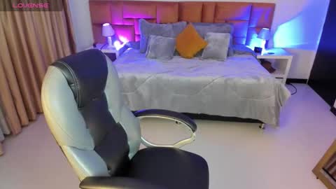 Snapshot of katnia_and_marcuz chatting on September 10, 2025, 11:32 am Katnia and Marcuz online show from September 10, 2025, 11:32 am