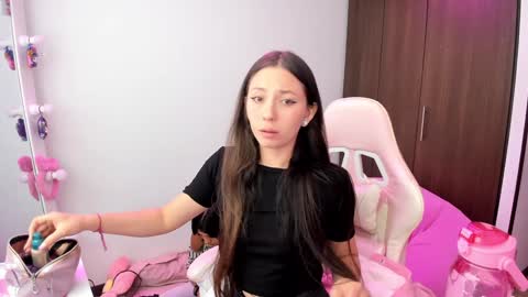 Snapshot of katrinrosex chatting on December 15, 2024, 8:15 pm Katrin  online show from December 15, 2024, 8:15 pm