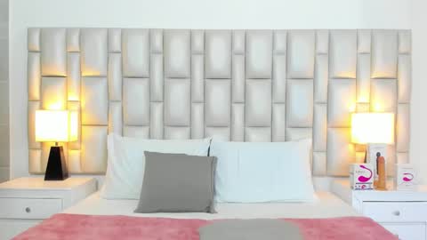 katy blonde girl and paola big boobs online show from March 25, 2026, 8:04 pm