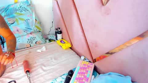 Snapshot of katylu_ chatting on January 4, 2025, 2:14 am lilii-pety online show from January 4, 2025, 2:14 am