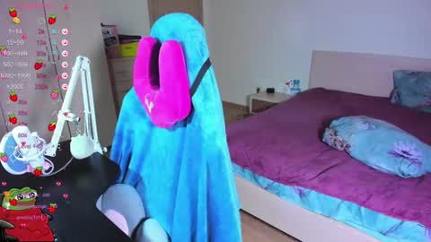 Snapshot of kawaii_power_uwu chatting on January 19, 2025, 2:17 pm Kira-chan  online show from January 19, 2025, 2:17 pm