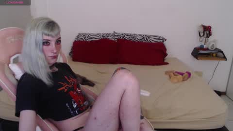 luna   online show from January 13, 2025, 5:23 am