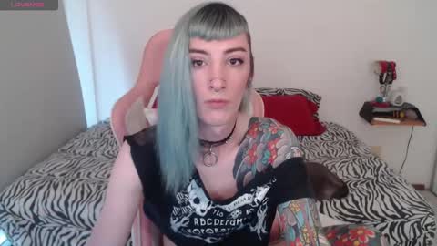 luna   online show from February 15, 2025, 10:42 pm