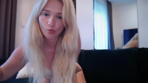 Snapshot of kaylaaaa111 chatting on March 1, 2025, 12:28 am khaleesi online show from March 1, 2025, 12:28 am