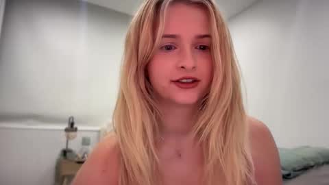 Snapshot of kaylaaaa111 chatting on September 25, 2025, 9:57 am khaleesi online show from September 25, 2025, 9:57 am