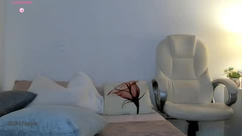 INSTAGRAM AND TW 11kayle online show from October 30, 2025, 3:24 pm