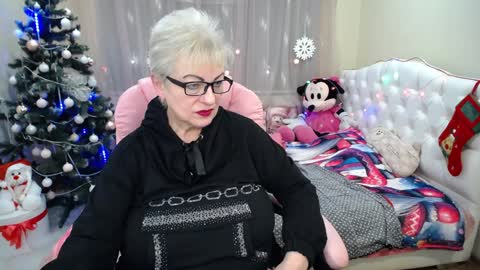 Snapshot of kaylesmoll chatting on December 28, 2024, 4:30 am kaylesmoll online show from December 28, 2024, 4:30 am