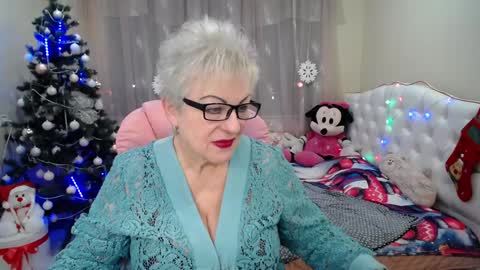 Snapshot of kaylesmoll chatting on January 3, 2025, 10:40 pm kaylesmoll online show from January 3, 2025, 10:40 pm