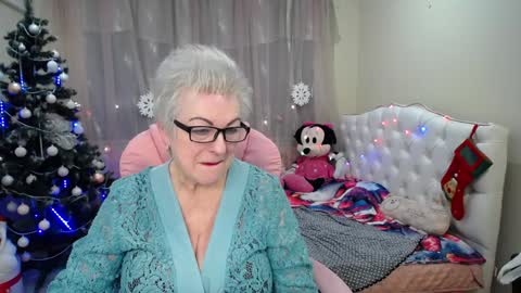 Snapshot of kaylesmoll chatting on January 22, 2025, 2:15 am kaylesmoll online show from January 22, 2025, 2:15 am