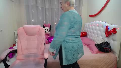 Snapshot of kaylesmoll chatting on March 1, 2025, 7:15 pm kaylesmoll online show from March 1, 2025, 7:15 pm