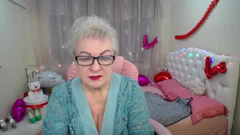 Snapshot of kaylesmoll chatting on March 7, 2025, 8:00 pm kaylesmoll online show from March 7, 2025, 8:00 pm