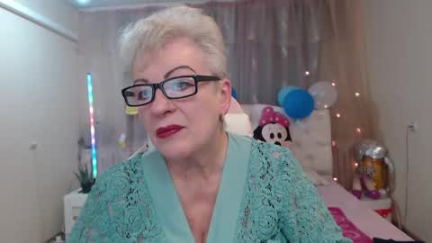 Snapshot of kaylesmoll chatting on September 28, 2025, 6:24 pm kaylesmoll online show from September 28, 2025, 6:24 pm