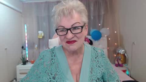 Snapshot of kaylesmoll chatting on October 1, 2025, 6:36 pm kaylesmoll online show from October 1, 2025, 6:36 pm