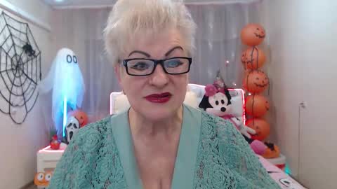 Snapshot of kaylesmoll chatting on October 18, 2025, 6:30 pm kaylesmoll online show from October 18, 2025, 6:30 pm