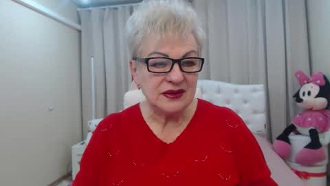 kaylesmoll online show from February 18, 2026, 7:43 pm