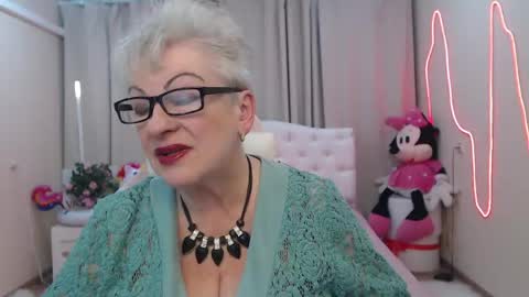 kaylesmoll online show from May 29, 2026, 6:50 pm