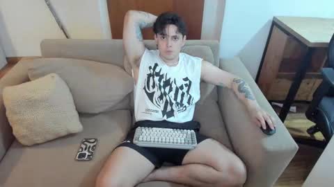 kaynn_b online show from February 5, 2025, 1:04 am