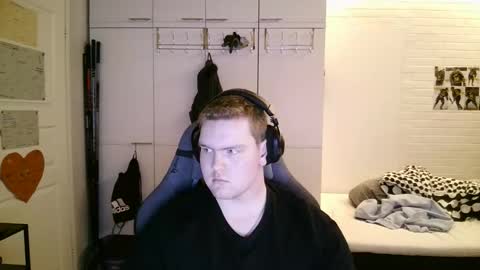 Snapshot of kayttajaviides5 chatting on January 16, 2026, 12:42 pm Aatu online show from January 16, 2026, 12:42 pm