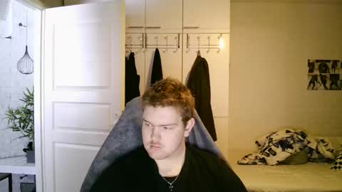 Snapshot of kayttajaviides5 chatting on February 25, 2026, 8:35 am Aatu online show from February 25, 2026, 8:35 am