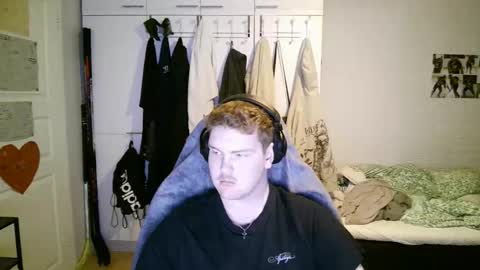 Snapshot of kayttajaviides5 chatting on April 1, 2026, 8:59 am Aatu online show from April 1, 2026, 8:59 am