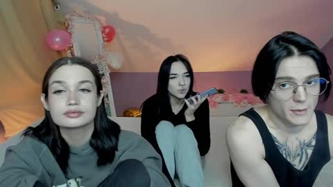 Snapshot of kebesheska chatting on January 16, 2025, 8:11 am Seb Polly Roxy Jonny online show from January 16, 2025, 8:11 am