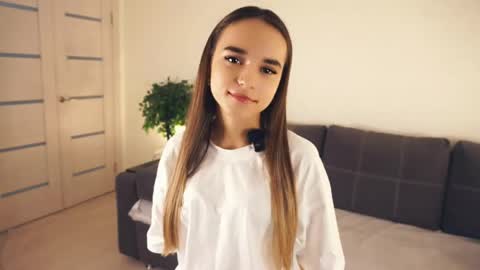 Snapshot of keeleyreineck chatting on May 10, 2026, 7:02 am Nika online show from May 10, 2026, 7:02 am