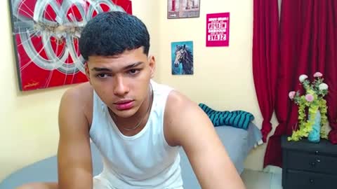 Snapshot of keinner_monstercock chatting on October 16, 2025, 12:50 pm keinner  sexy hot bigcock online show from October 16, 2025, 12:50 pm