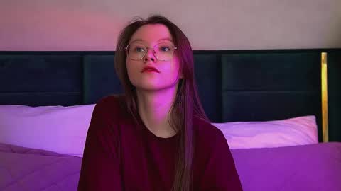 Keira online show from February 5, 2026, 7:40 pm