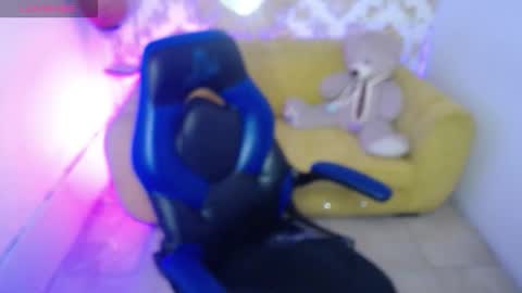 Keiry online show from October 17, 2025, 2:37 am