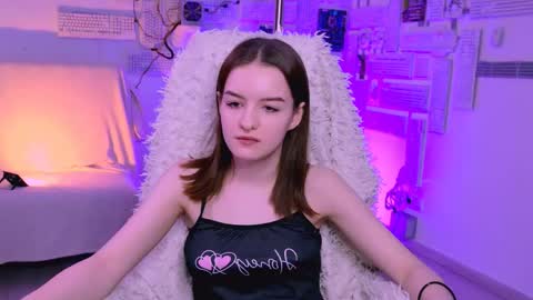 kelliebanshe online show from April 16, 2026, 5:08 am