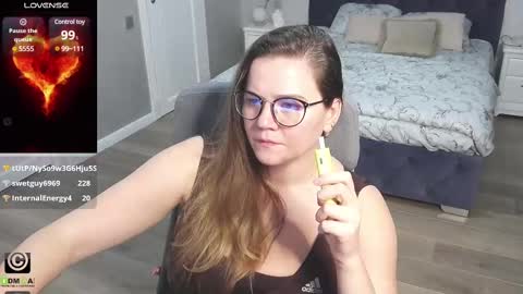 kellielowie online show from February 18, 2025, 2:49 pm