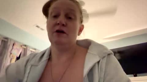 kellilyn10 online show from April 1, 2026, 5:52 am