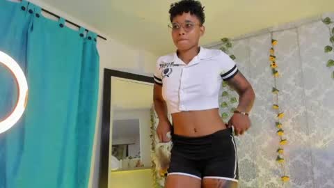 kelly__thomson online show from June 1, 2026, 12:12 am