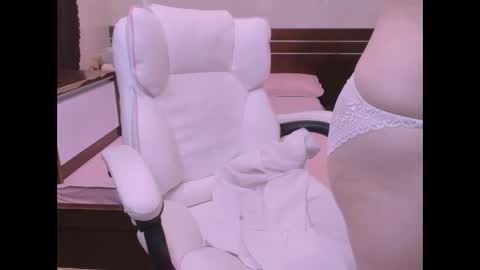 Kelly online show from April 16, 2026, 2:56 am