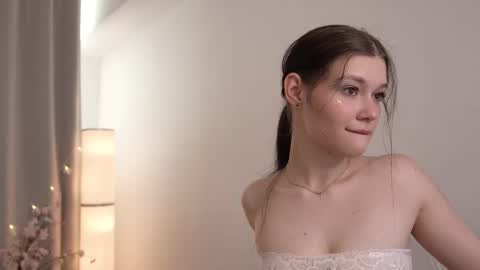 Snapshot of kelly_ember chatting on February 20, 2025, 10:37 am  KELLY  online show from February 20, 2025, 10:37 am