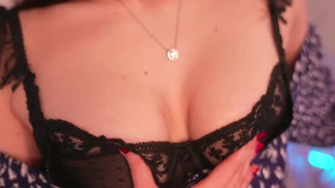 Snapshot of kelly_ember chatting on March 9, 2025, 11:47 am  KELLY  online show from March 9, 2025, 11:47 am