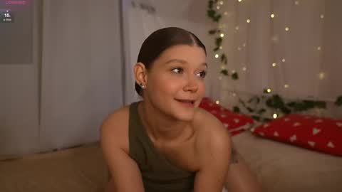 Snapshot of kelly_ember chatting on September 25, 2025, 2:32 pm  KELLY  online show from September 25, 2025, 2:32 pm