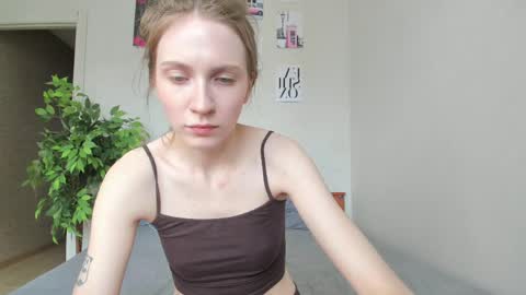 kelly_gerzikaaa online show from April 11, 2026, 2:49 am